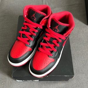 *NEW IN BOX* Nike Jordan Mid 1 Sneakers